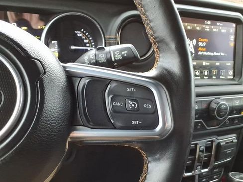 Used 2021 Jeep Wrangler Unlimited Sahara image 24