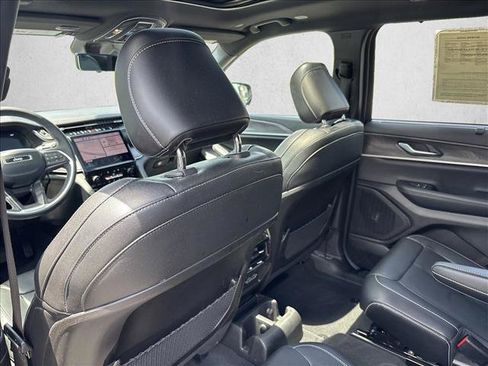 Used 2024 Jeep Grand Cherokee L Limited w/ Luxury Tech Group II AWD/4WD image 17