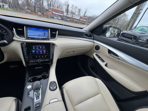 Used 2019 INFINITI QX50 Essential w/ Premium Heat Package image 18