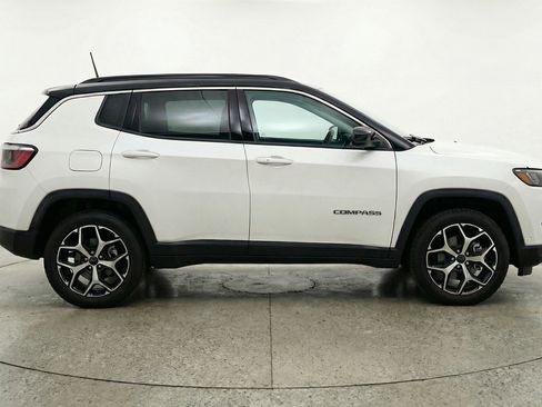 Used 2025 Jeep Compass Limited image 11