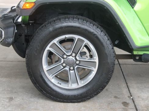 Used 2018 Jeep Wrangler Unlimited Sahara AWD/4WD image 17