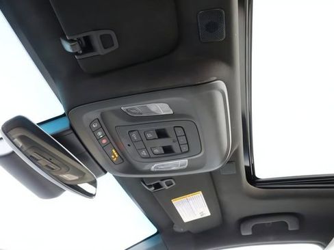 Used 2025 Cadillac CT4 Premium Luxury image 17