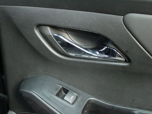 Used 2023 Chevrolet Traverse RS image 13