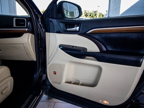Used 2019 Toyota Highlander Limited image 42