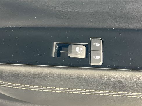 Used 2023 Jeep Wagoneer L Series II image 32