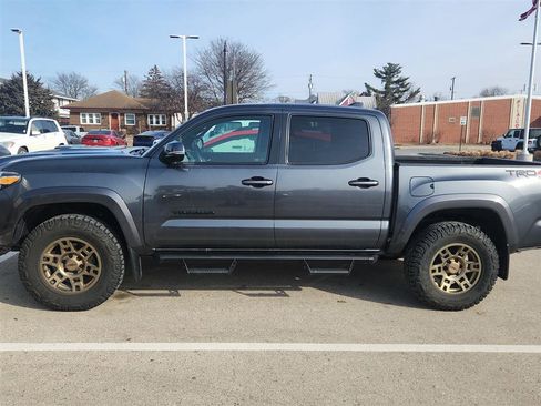 Used 2021 Toyota Tacoma TRD Sport w/ Technology Package image 7