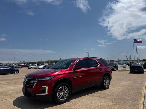 Used 2023 Chevrolet Traverse LT FWD image 9