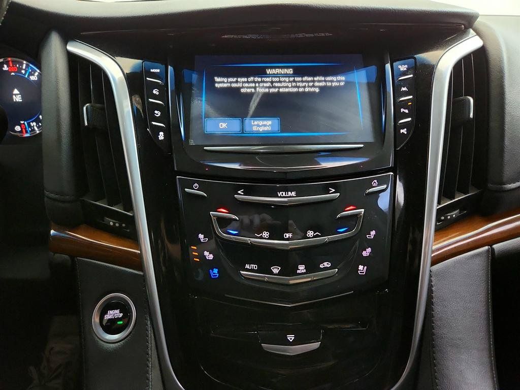 Used 2019 Cadillac Escalade Luxury AWD/4WD image 18