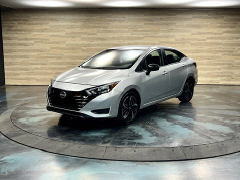 Used 2024 Nissan Versa SR FWD image 5