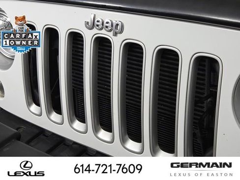 Used 2017 Jeep Wrangler Unlimited Sahara w/ Dual Top Group AWD/4WD image 15