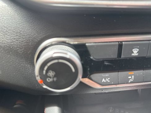 Used 2024 Nissan Altima 2.5 SR FWD image 19