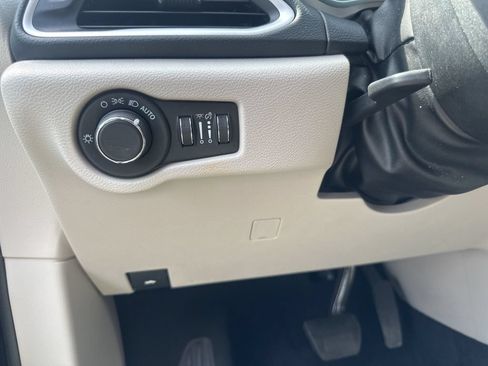 Used 2022 Chrysler Voyager LX FWD image 29