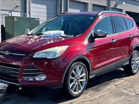 Used 2015 Ford Escape SE w/ SE Chrome Package image 2