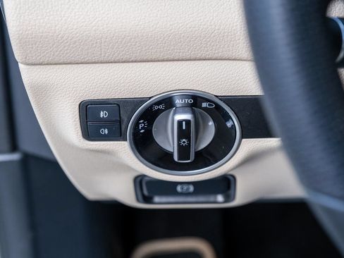 Used 2019 Mercedes-Benz GLA 250 4MATIC image 16