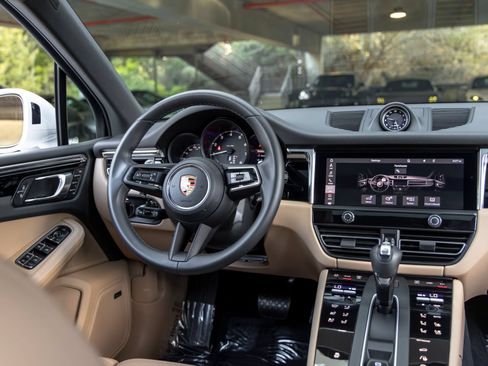 Certified 2026 Porsche Macan AWD/4WD image 39