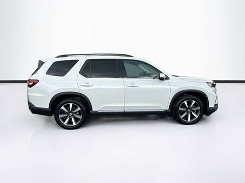 Used 2024 Honda Pilot Touring image 10
