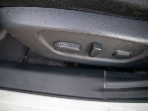 Used 2018 Nissan Rogue SV image 19