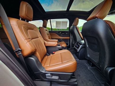 Used 2023 Lincoln Aviator Reserve w/ Equipment Group 201A AWD/4WD image 42