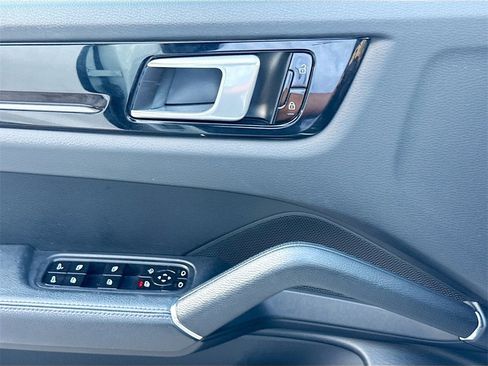 Used 2020 Porsche Cayenne image 19