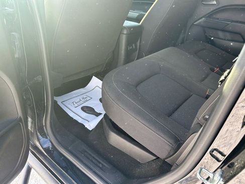 Used 2017 Chevrolet Colorado LT w/ LT Convenience Package image 9