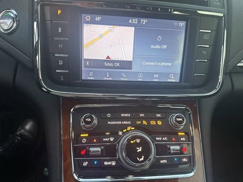 Used 2019 Lincoln Continental Select w/ Continental Climate Package image 10