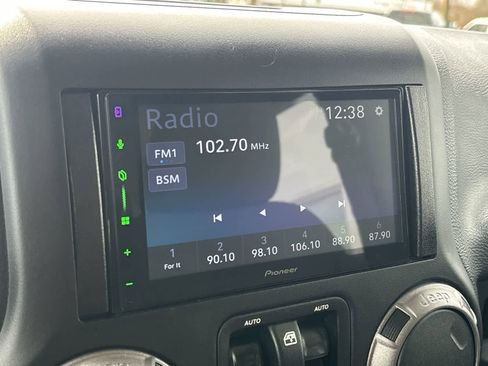 Used 2018 Jeep Wrangler Sport image 15