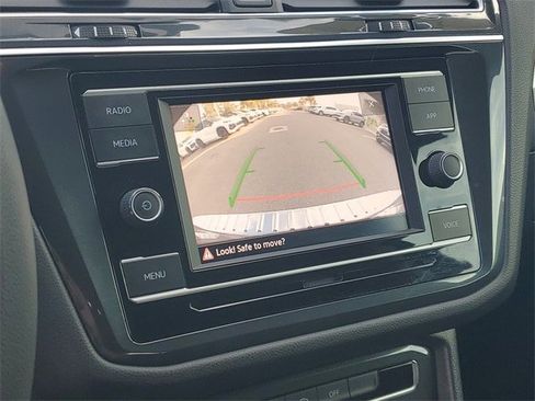 Used 2020 Volkswagen Tiguan S image 21