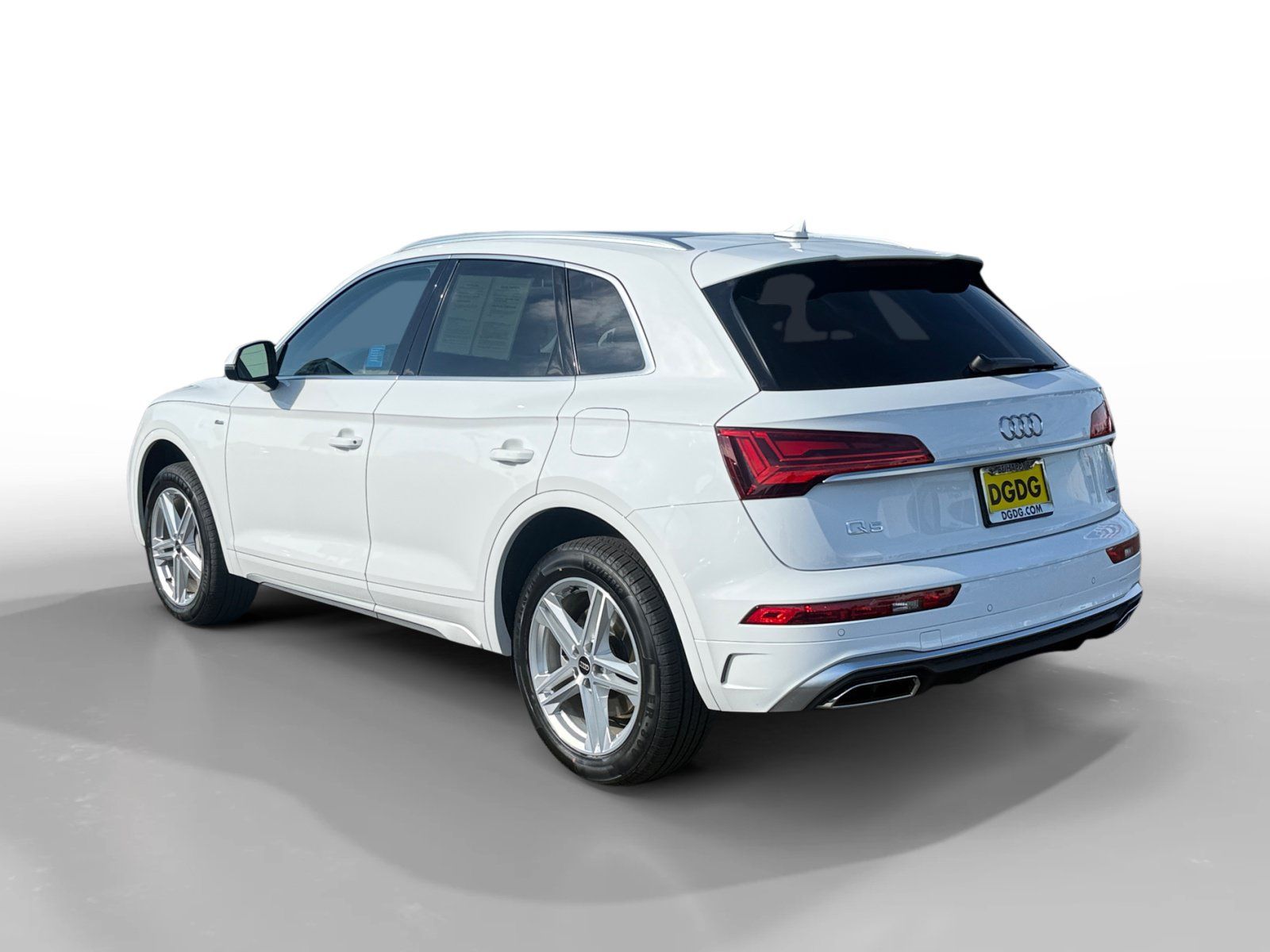 Used 2024 Audi Q5 e Premium w/ Convenience Package AWD/4WD image 3