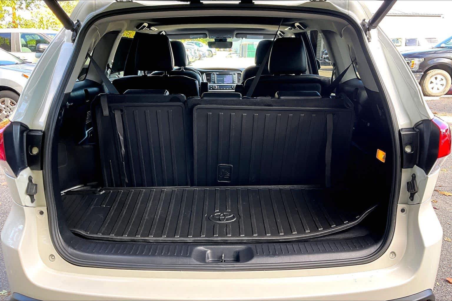 Certified 2019 Toyota Highlander XLE AWD/4WD image 31