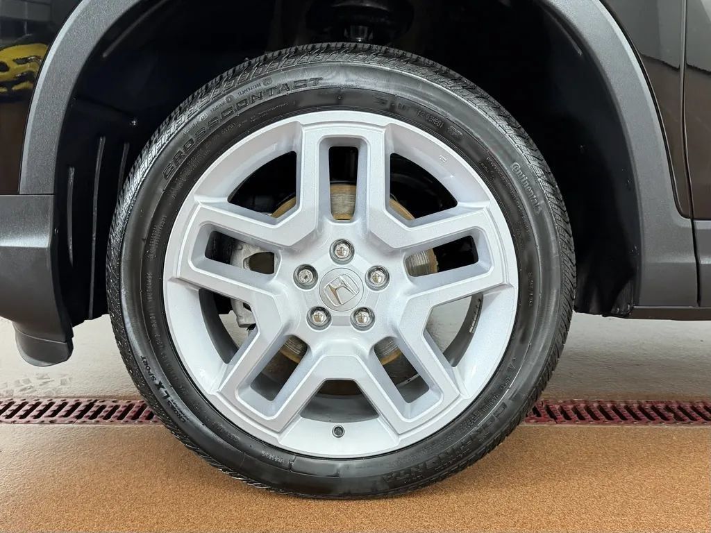 Used 2025 Honda Passport EX-L image 8