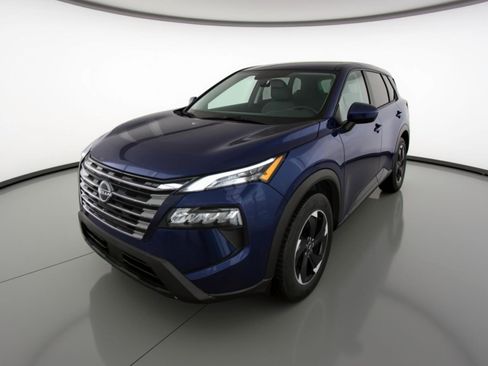 Used 2025 Nissan Rogue SV image 3