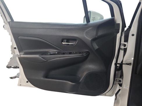 Used 2023 Nissan Versa SV image 17