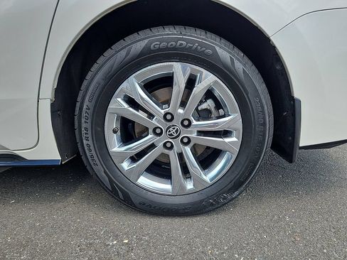 Used 2021 Toyota Sienna Platinum AWD/4WD image 9