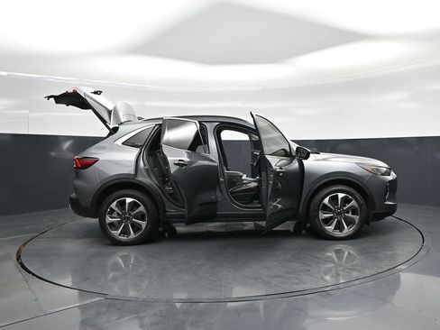 Used 2023 Ford Escape Platinum AWD/4WD image 4