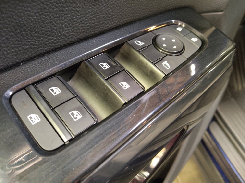 Used 2022 Nissan Pathfinder SV FWD image 27
