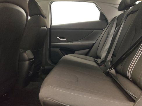 Used 2025 Hyundai Elantra SEL image 18