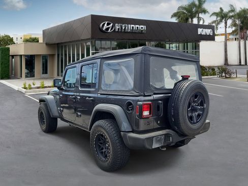 Used 2018 Jeep Wrangler Unlimited Sport AWD/4WD image 5