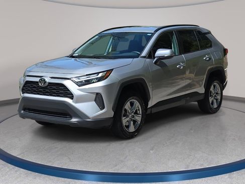 Used 2024 Toyota RAV4 XLE image 1