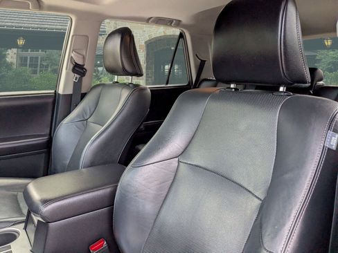 Used 2016 Toyota 4Runner Limited AWD/4WD image 8