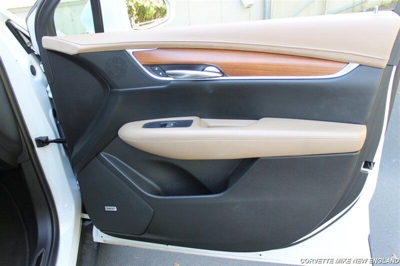 Used 2017 Cadillac XT5 Platinum w/ Driver Assist Package AWD/4WD image 38