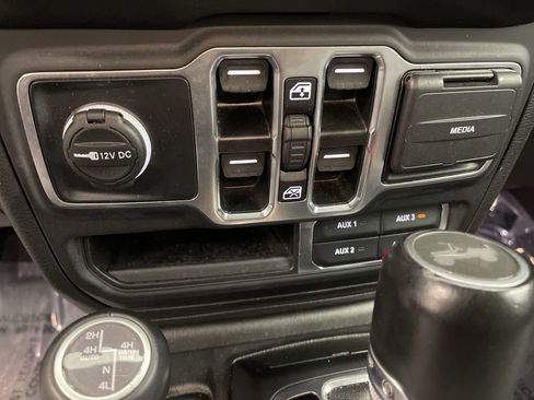 Used 2023 Jeep Wrangler Unlimited Sahara image 15