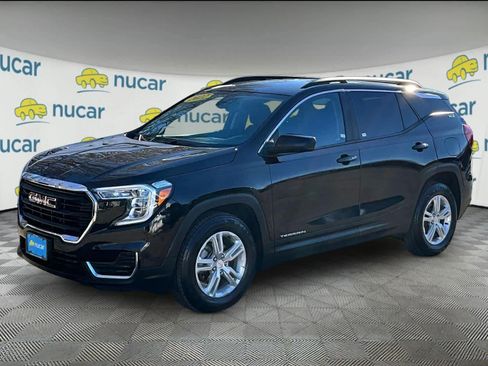 Used 2022 GMC Terrain SLE w/ Driver Convenience Package image 3