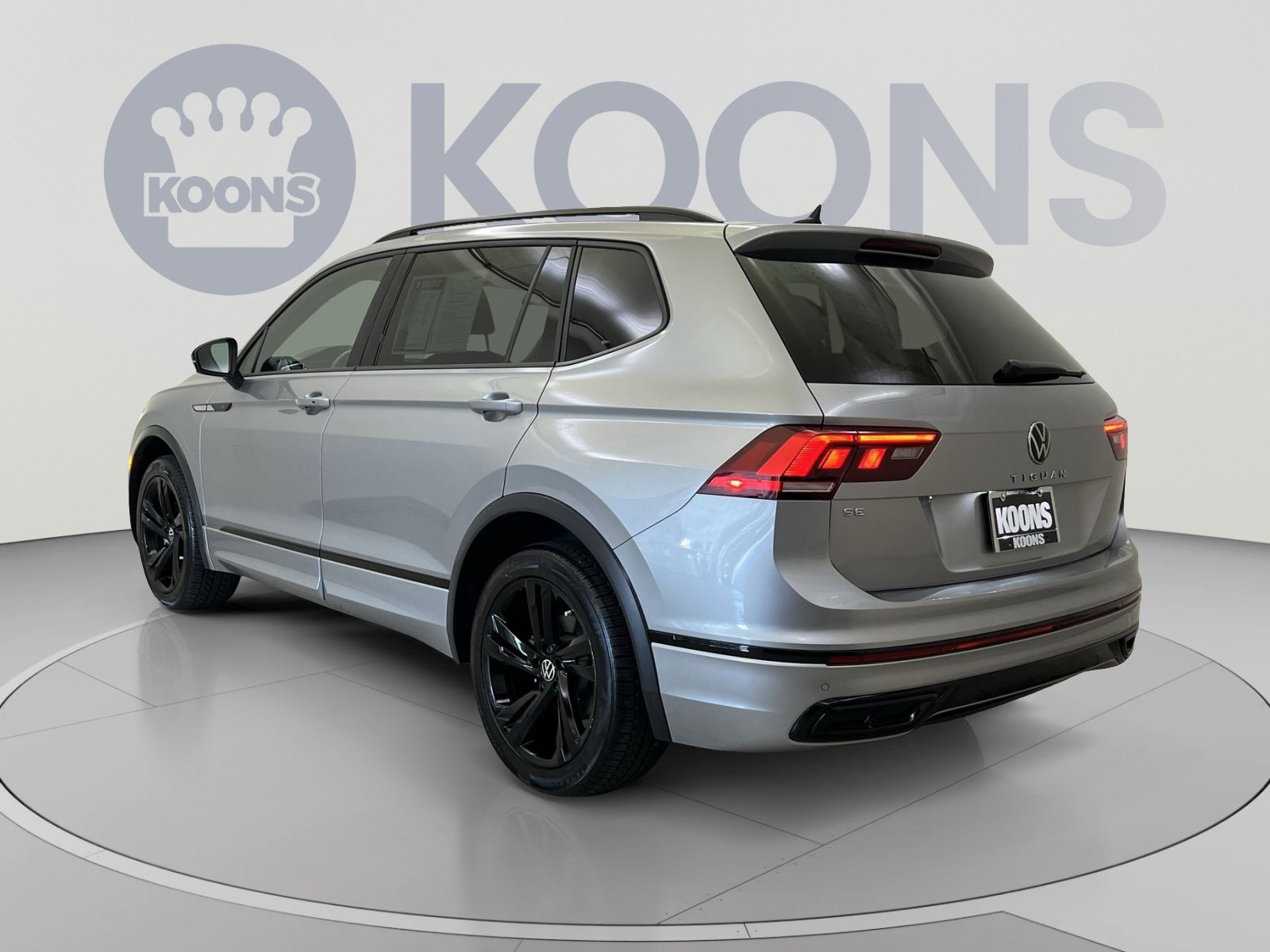 Used 2023 Volkswagen Tiguan SE R-Line FWD image 7