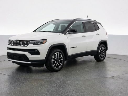 Used 2025 Jeep Compass Trailhawk AWD/4WD image 3