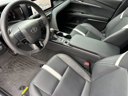 Used 2025 Toyota Camry SE w/ Multimedia Upgrade Package image 9