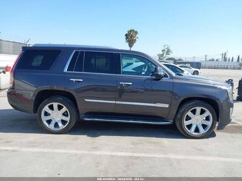 Used 2016 Cadillac Escalade Luxury RWD image 15