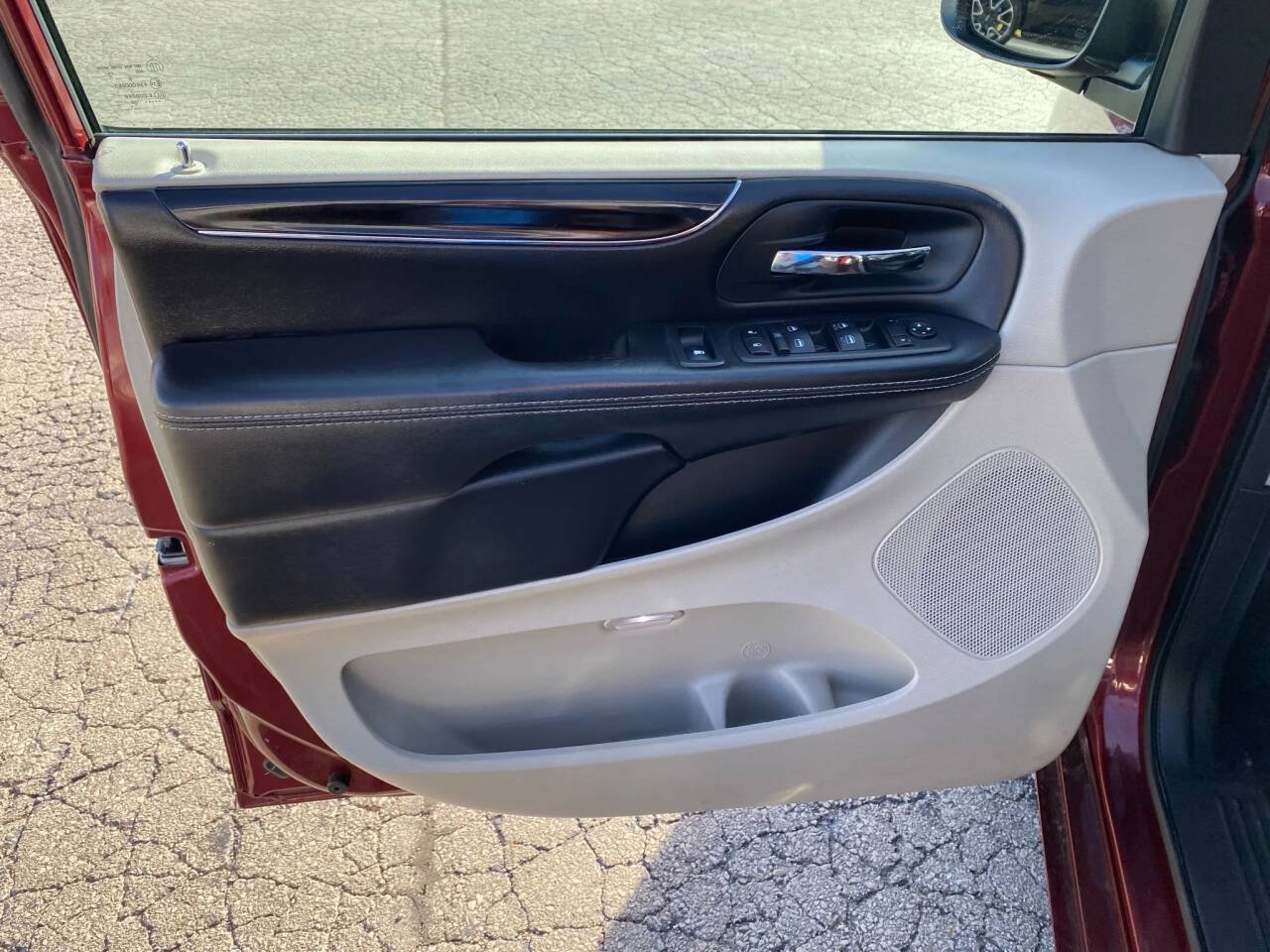 Used 2020 Dodge Grand Caravan SXT FWD image 12
