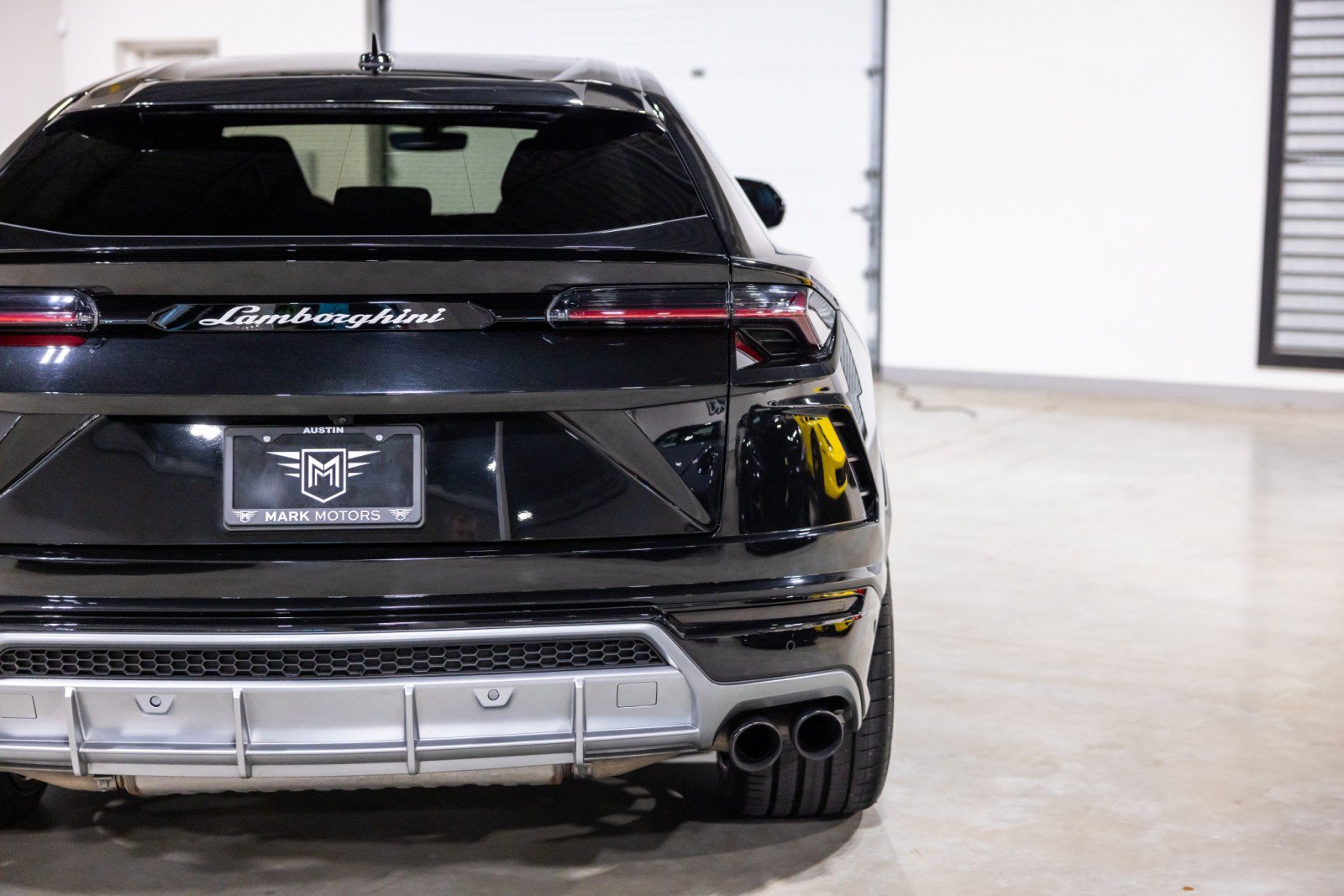 Used 2020 Lamborghini Urus AWD/4WD image 13