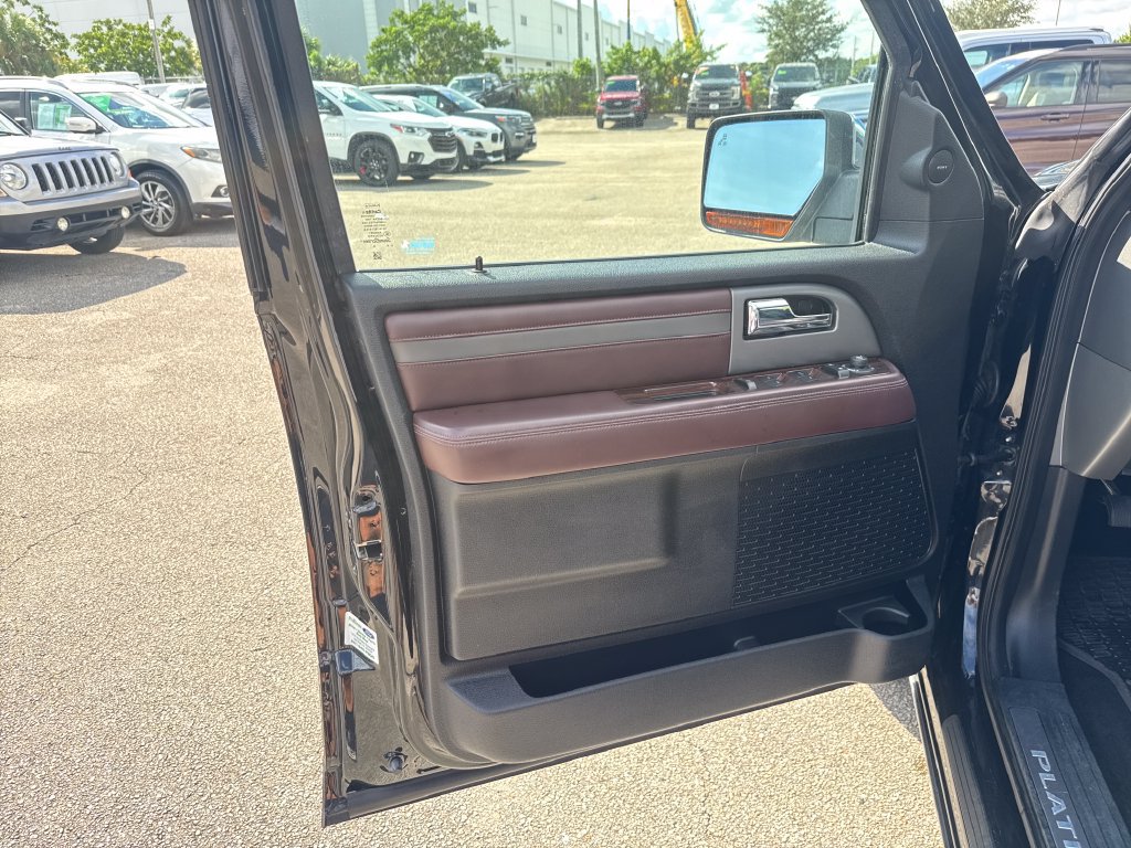 Used 2017 Ford Expedition Platinum RWD image 13