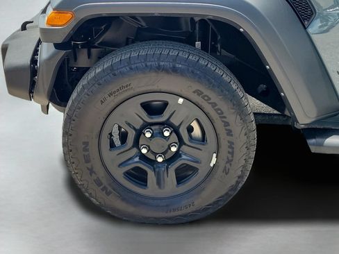Used 2025 Jeep Wrangler Unlimited Sport AWD/4WD image 27